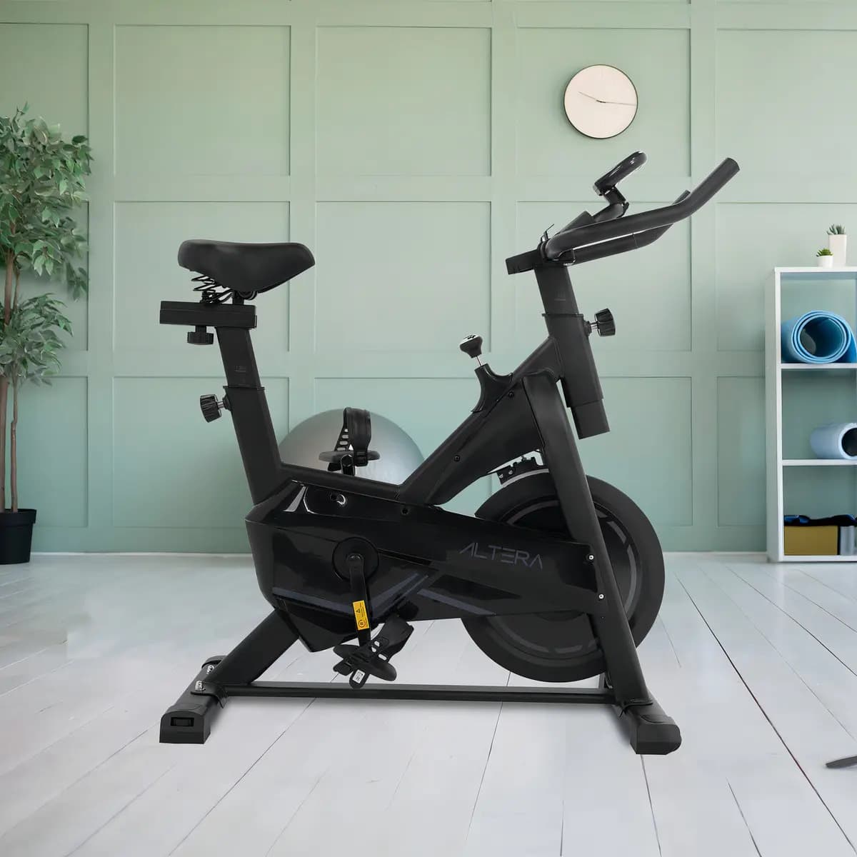 Bicicleta Fija Altera Para Spinning Ejercicio Cardio Fitness Color Negro